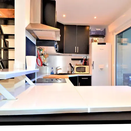 Stunning In Laudun-lardoise With Wifi Holiday home
