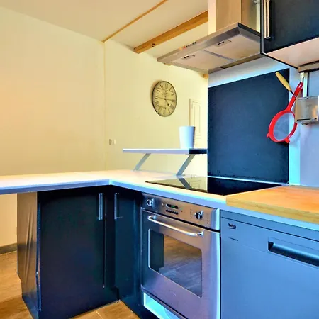 Stunning In Laudun-lardoise With Wifi Holiday home