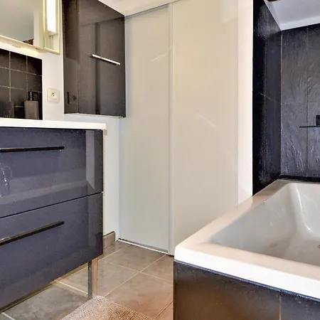 Holiday home Stunning In Laudun-lardoise With Wifi *