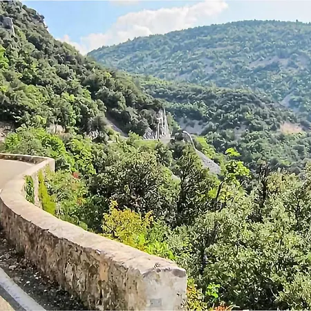 Beautiful In Laudun-l'ardoise With Wifi * Laudun