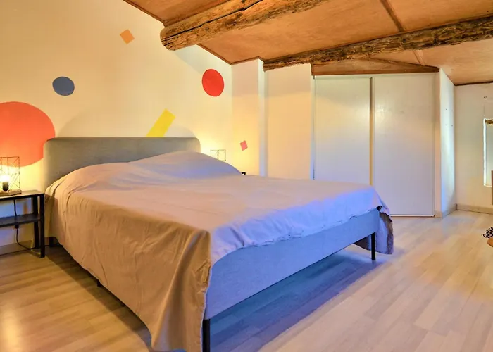Holiday home Pet Friendly In Laudun-l'ardoise *