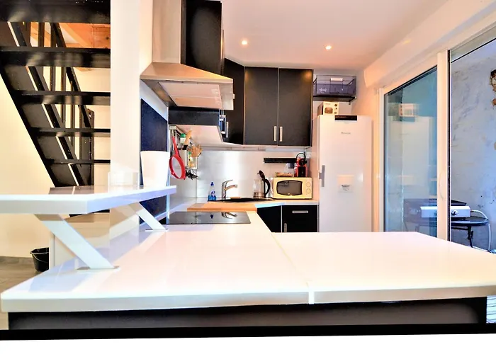 Pet Friendly In Laudun-l'ardoise Holiday home