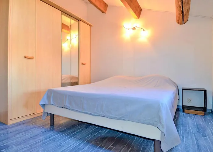 Holiday home Pet Friendly In Laudun-l'ardoise Laudun